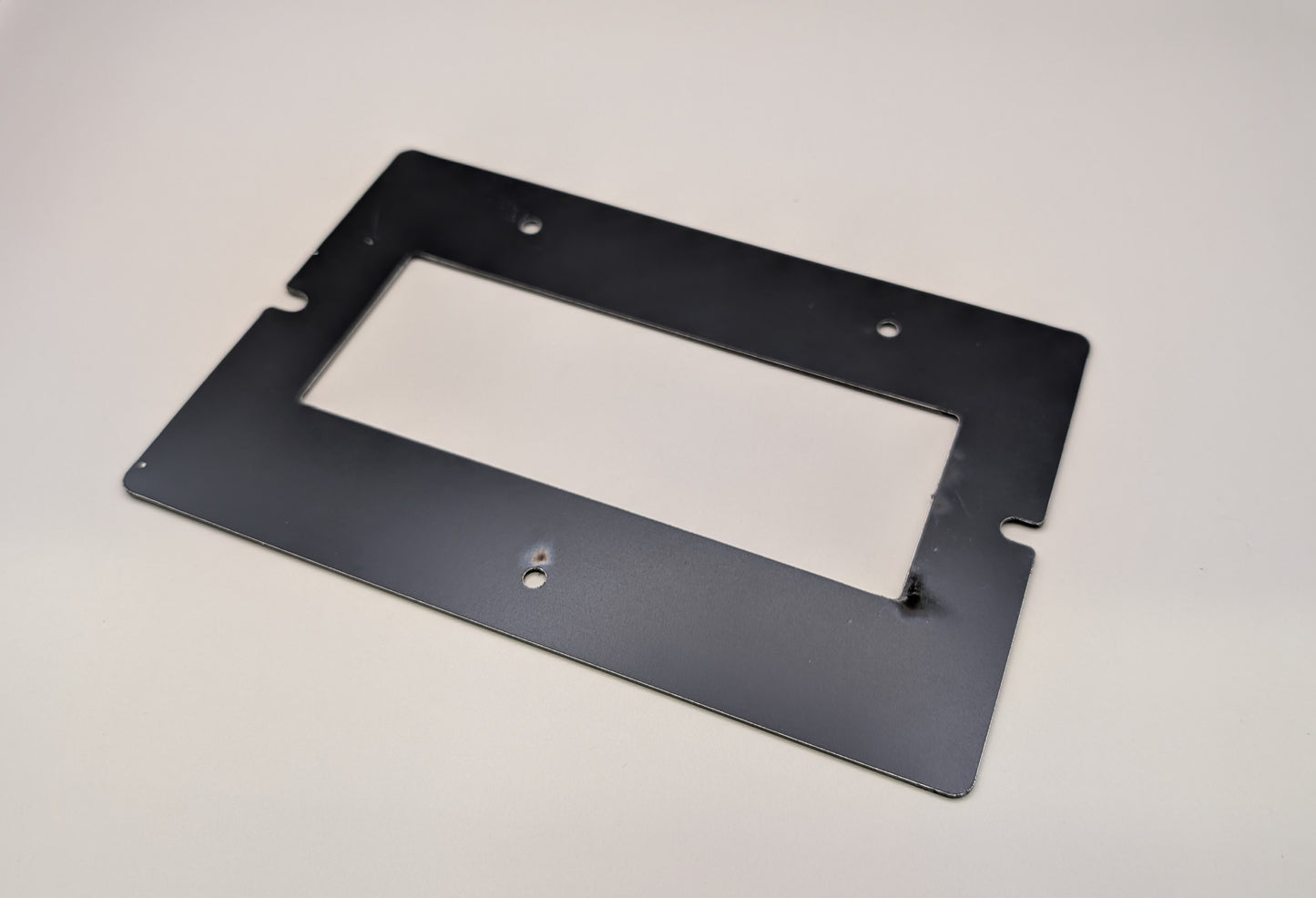 Halter für Display im Technikbereich mit Mastersystem (Touch Display)