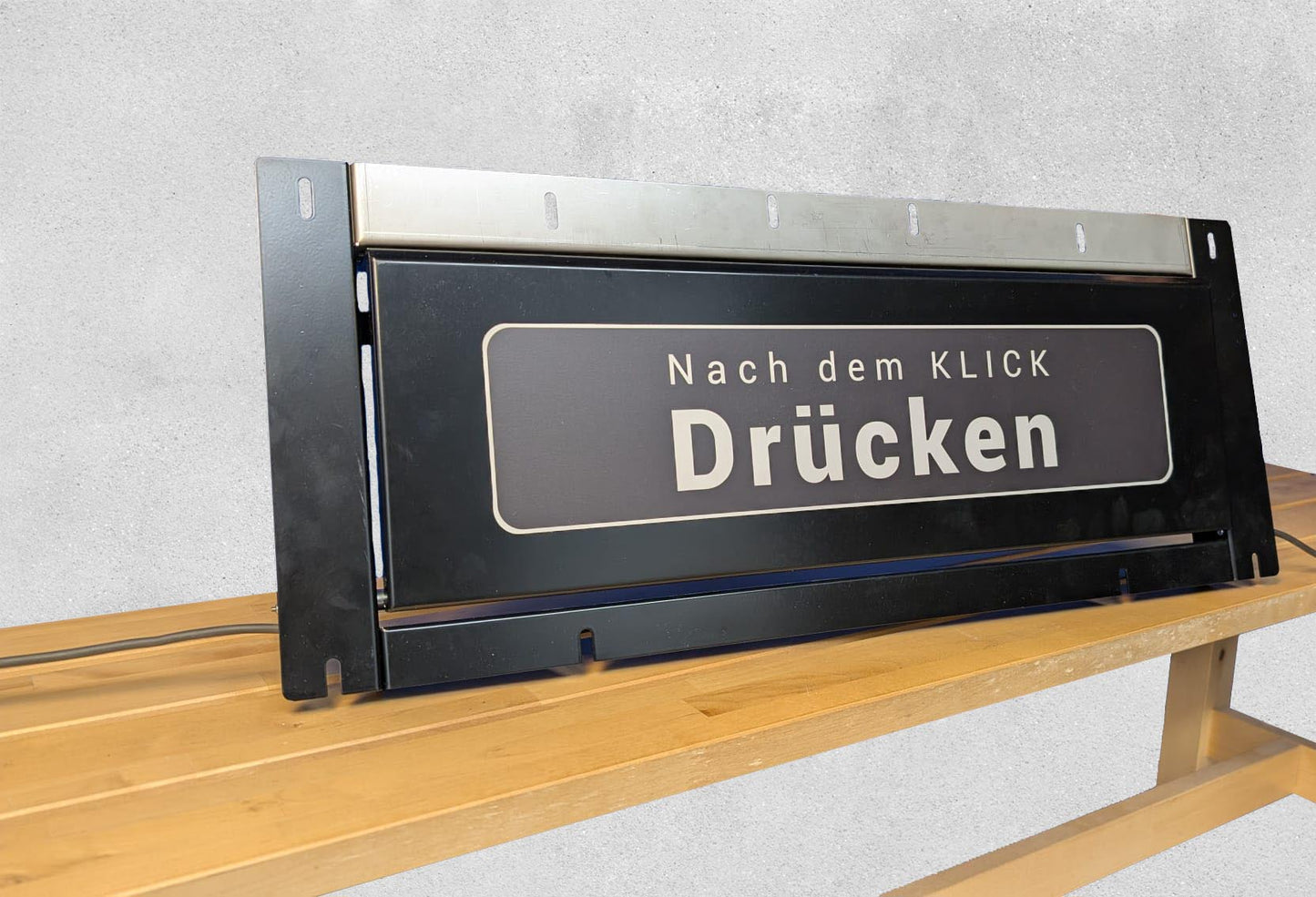 Ausgabeklappe für Warenautomat